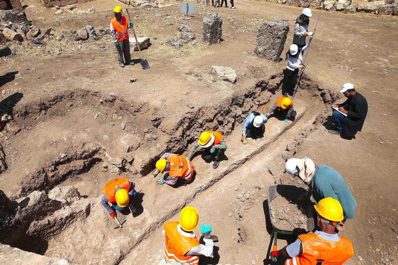 A view shows the 3,000-year-old Zerzevan Castle in Diyarbakir, Türkiye, once used as a military settlement during the Roman Empire, where archaeologists have unearthed an 1,800-year-old water distribution system on July 23, 2025. (AA Photo)
