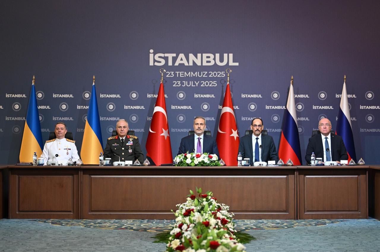 Foreign Minister Hakan Fidan (C) chairs the third round of renewed Russia-Ukraine talks hosted by Turkiye, also attended by National Intelligence Organization (MIT) Chief Ibrahim Kalin (2nd R) and Chief of General Staff General Metin Gurak (2nd L) at Ciragan Palace in Istanbul on July 23, 2025. (AA Photo)