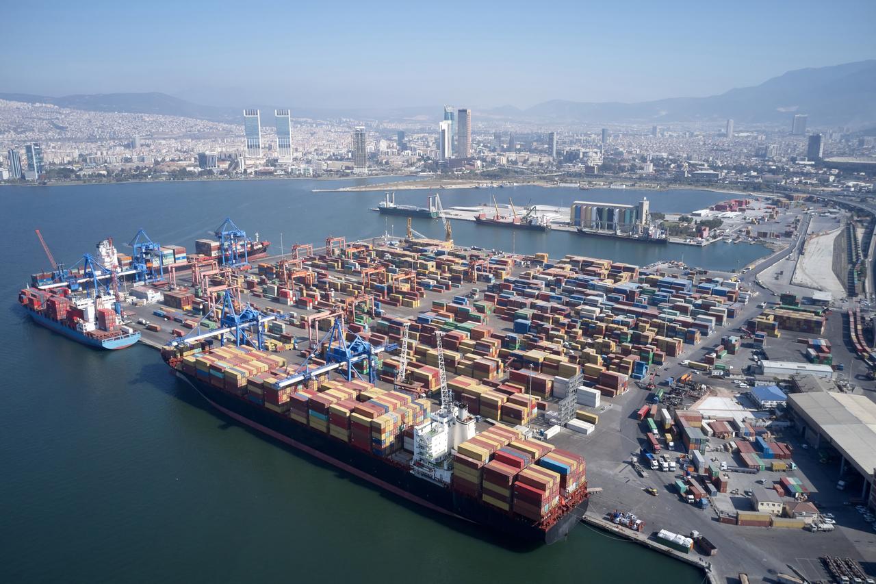 Türkiye’s trade deficit jumps 16% to $49.4B in first half of 2025 Image