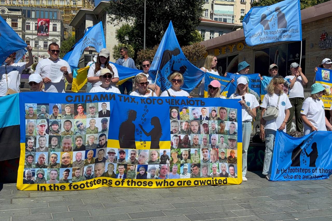  Ukrainians in Istanbul call for release of prisoners, end to Russian attacks