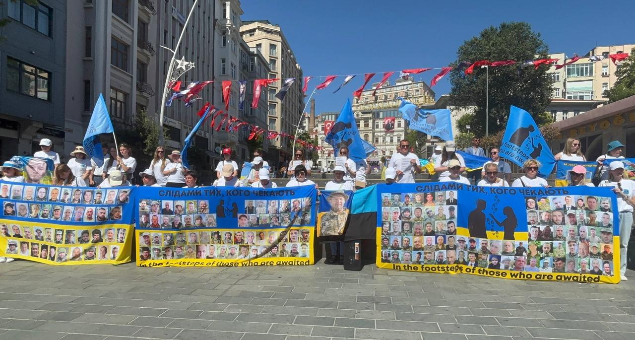 A group of Ukrainians holds a demonstration in Istanbul, Türkiye, demanding "Russia to end its aggression and release the prisoners." on 5 July, 2025. (AA Photo)