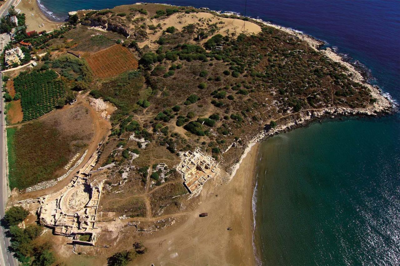 An aerial view of the promontory and the excavated areas by the Elaiussa Sebastes southern harbour in Mersin, Türkiye. (Photo via Levantine Ceramics Project)