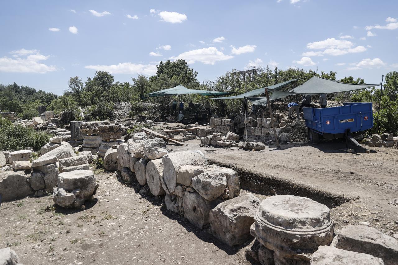 A view from the archaeological excavations at the ancient city of Uzuncaburc in Mersin, home to well-preserved structures dating back to the Hellenistic period, July 8, 2025. (AA Photo)
