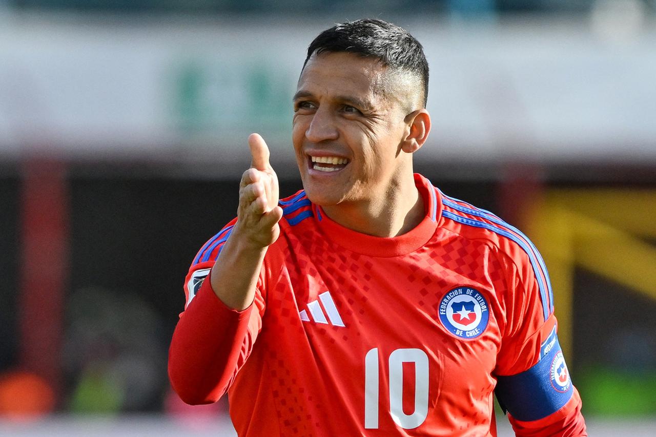 Fenerbahce linked with move for veteran Chilean forward Alexis Sanchez