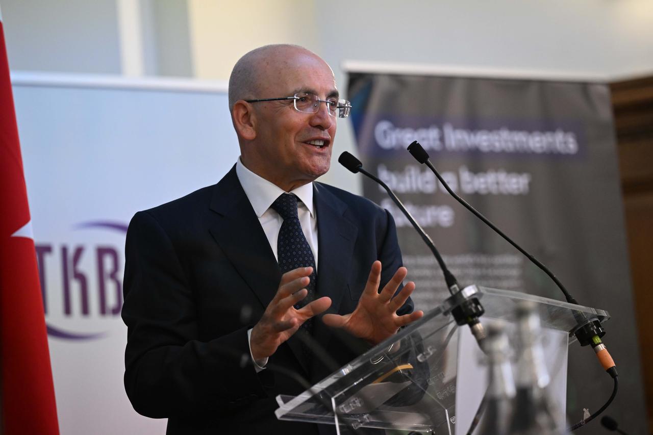 Turkish Treasury and Finance Minister Mehmet Simsek delivers a speech at the opening of the Islamic Finance Summit, co-organized by the Participation Banks Association of Türkiye and UK Export Finance in London, UK, on July 8, 2025. (AA Photo)