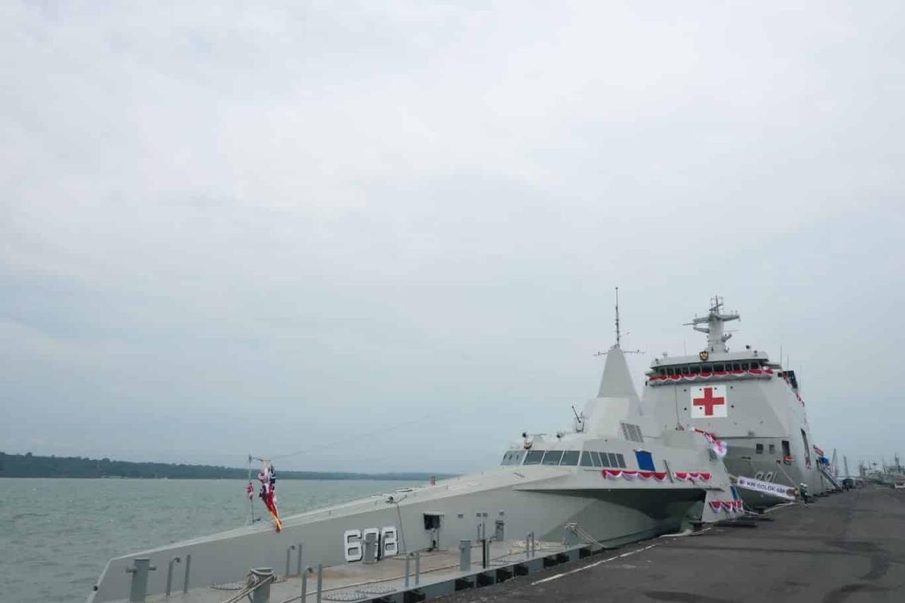 Indonesian Navy's KRI Golok and KRI Dr. Wahidin Sudirohusodo at the pier, accessed 9 July 2025 (Photo via Indonesian Navy )