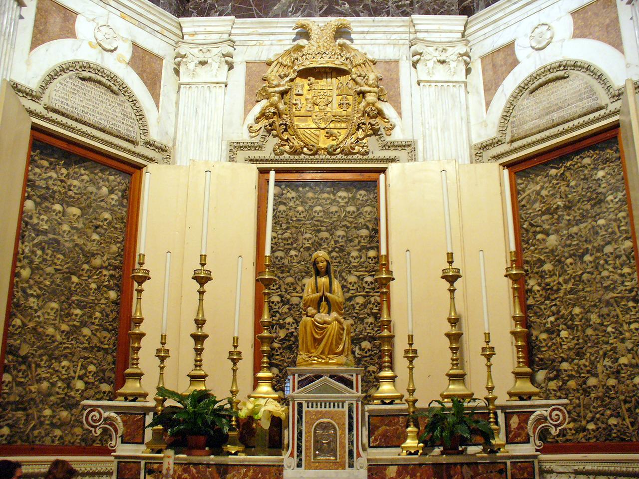 The remains of soldiers who died during the Battle of Otranto, located in Otranto Cathedral in the Apulia region of Italy, July 20, 2006. (Photo via Wikimedia)