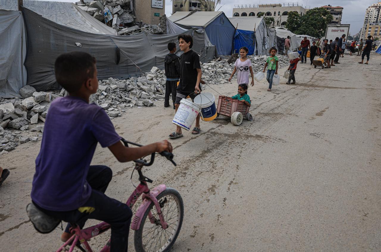 Children help out with chores as Palestinians struggle daily to access food, water, and other basic necessities amid ongoing Israeli attacks in Gaza City, Gaza, August 1, 2025. (AA Photo)