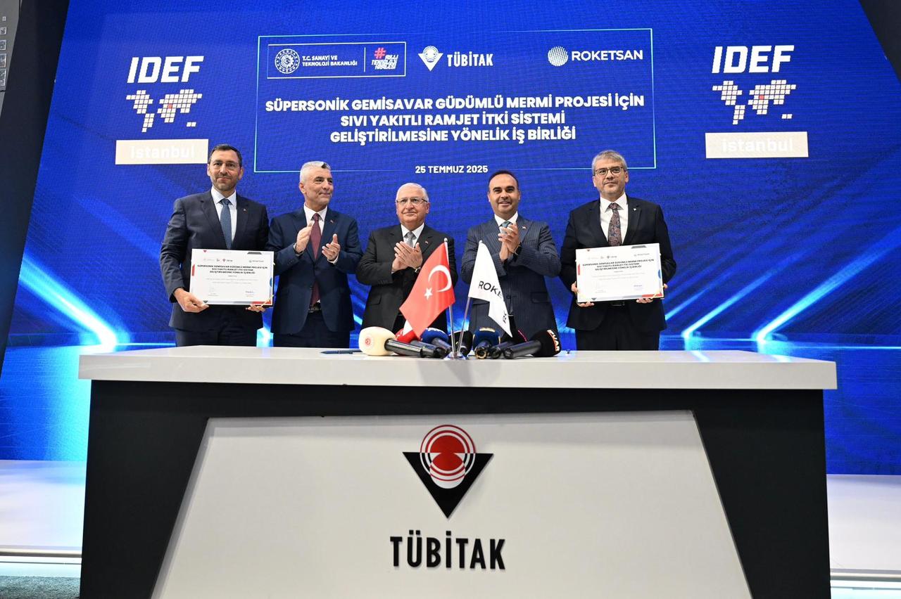 TUBITAK SAGE and Roketsan's signing ceremony of "Cooperation Agreement for the Development of a Liquid-Fueled Ramjet Propulsion System for the Supersonic Anti-Ship Guided Missile Project," at IDEF 2025. (AA Photo)