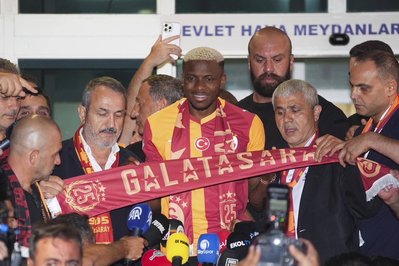 Nigerian footballer Victor Osimhen talks to the press after arriving at Ataturk Airport’s General Aviation Terminal by private jet, Istanbul, Türkiye, July 30, 2025. (AA Photo)