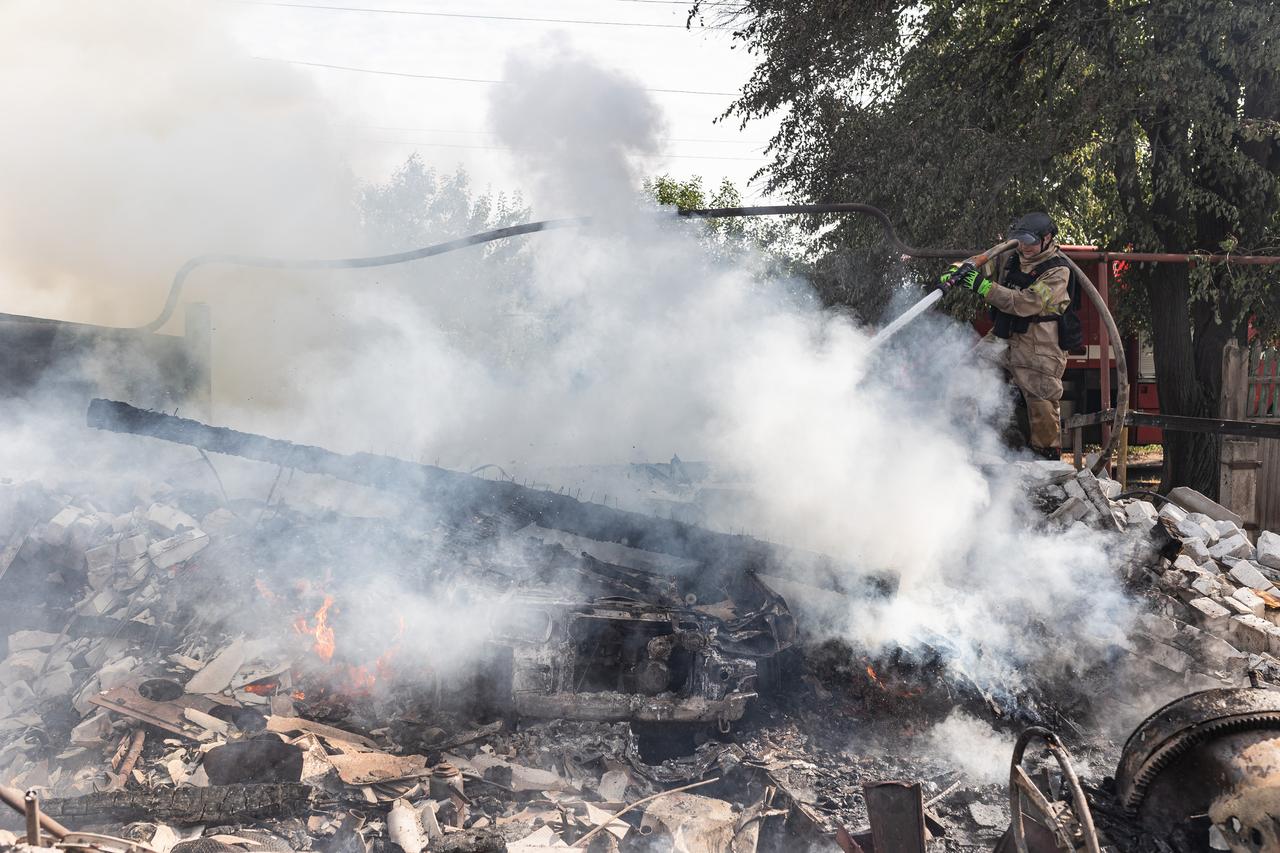 Ukrainian firefighters extinguish a fire in a house after Russian artillery shelling of the city of Kostiantynivka, Ukraine, 9 August 2025. (AA Photo)