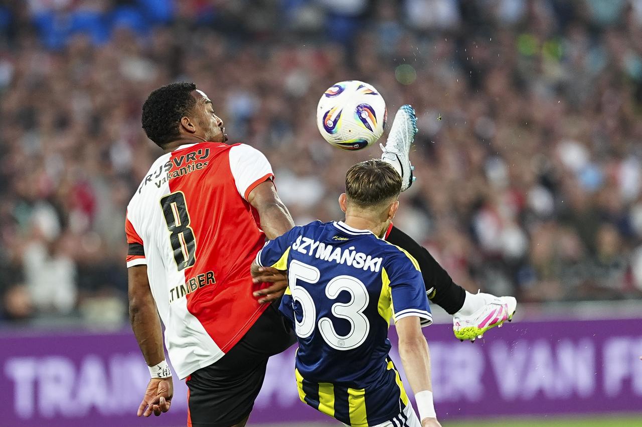 Quinten Timber (8) of Feyenoord (L) and Sebastian Syzmanski of Fenerbahce compete during the UEFA Champions League third qualifying round first leg match between Fenerbahce and Feyenoord, in Rotterdam, the Netherlands, August 06, 2025. (AA Photo)