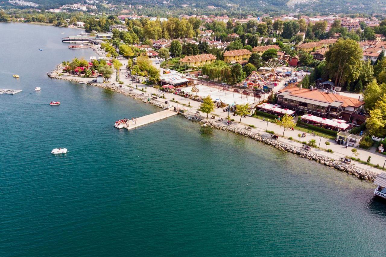 Sapanca Lake in Sakarya, Türkiye seaside with Pedalo, accessed on Aug. 10, 2025. (Adobe Stock Photo)