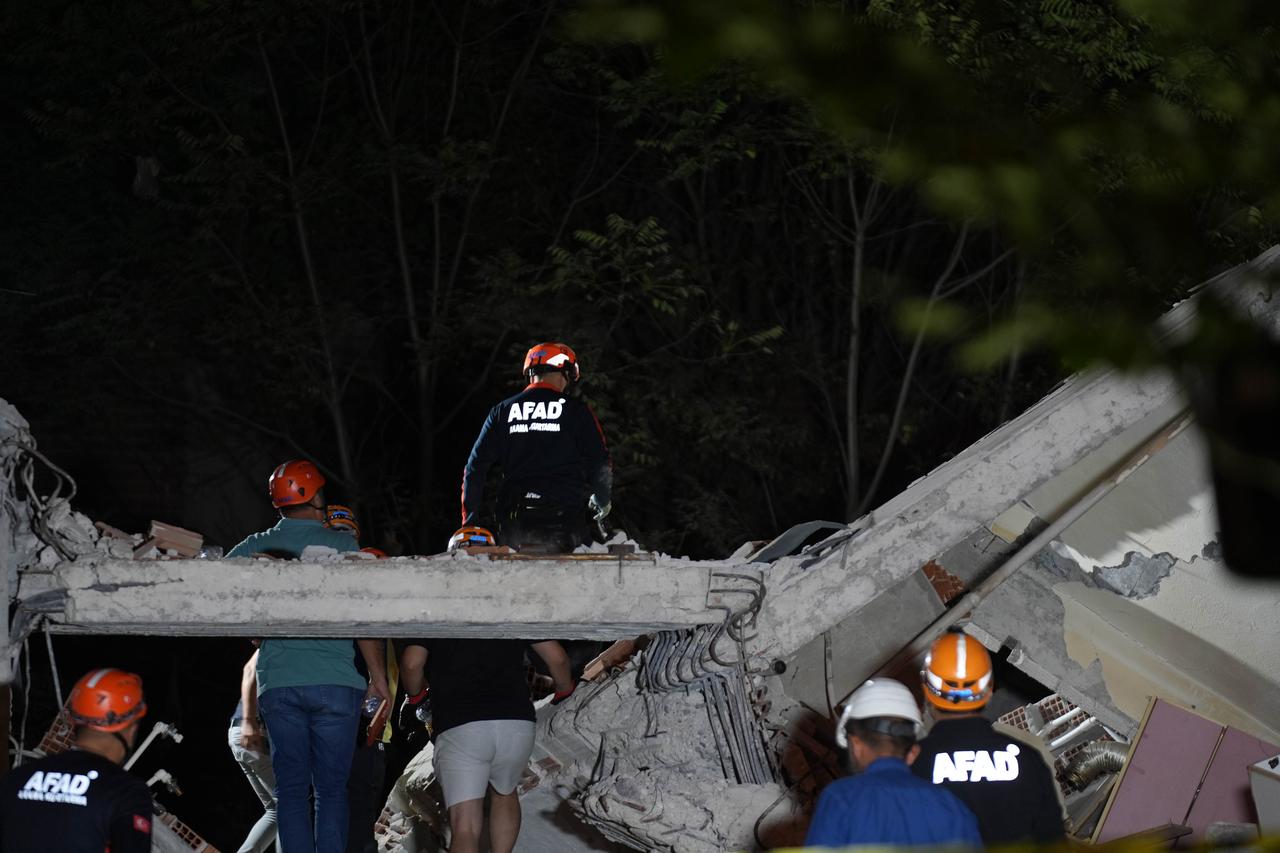 Search and rescue efforts continue following a 6.1-magnitude earthquake occurred in the Sindirgi district of Balikesir, Türkiye, August 10, 2025. (AA Photo)
