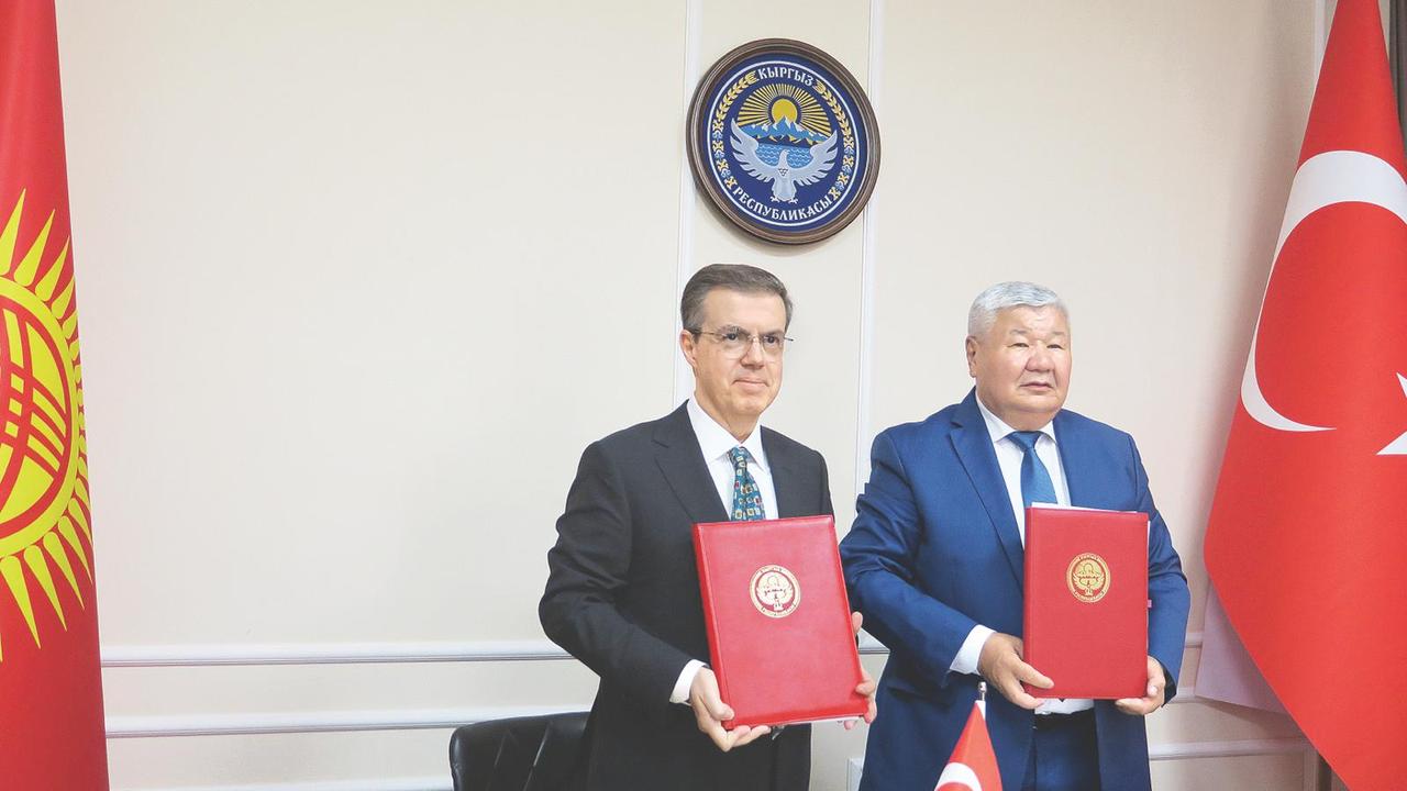 Photo shows Ihlas Holding Chairman Ahmet Mucahid Oren (L) and Kyrgyz Minister of Energy Taalaybek Ibrayev (R). (IHA Photo)