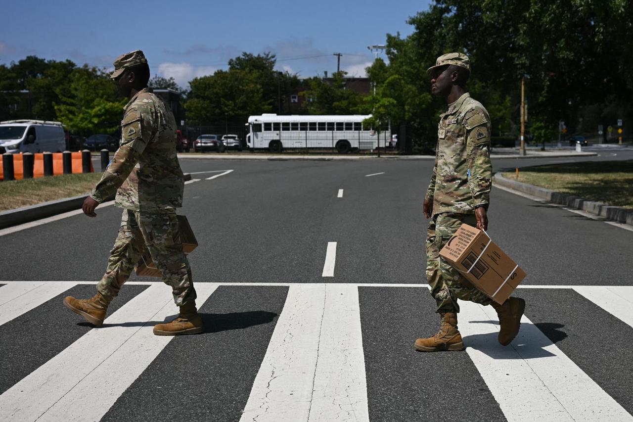 National Guard troops begin deployment to D.C following Trump's emergency declaration Image