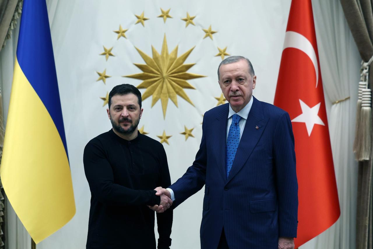 President Recep Tayyip Erdogan (R) and Ukrainian President Volodymyr Zelenskyy (L) shake hands as they pose for a photo at the Presidential Complex in Ankara, Türkiye on Feb. 18, 2025. (AA Photo)