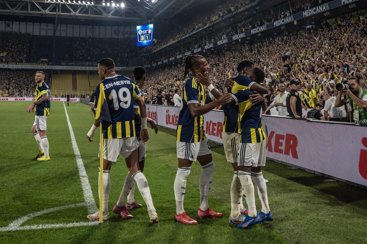 Seven-goal thriller sees Fenerbahce edge Feyenoord 5-2 in Champions League qualifier  Image