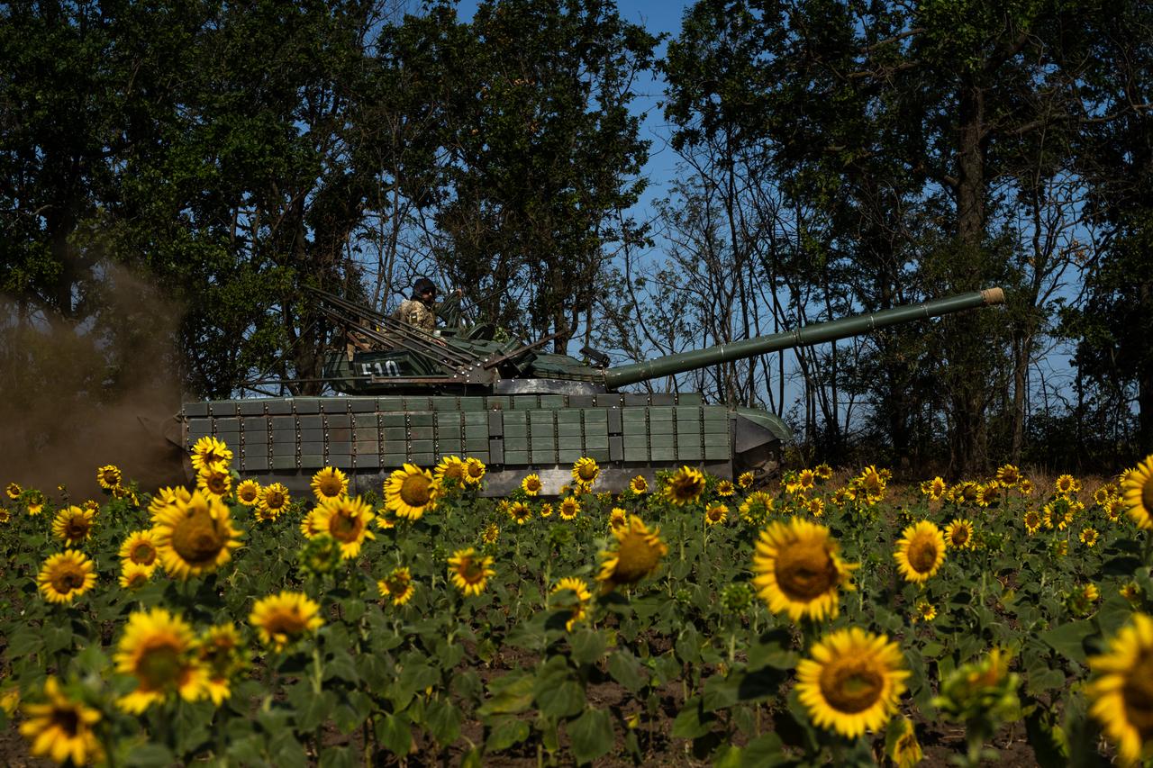 Ukrainian soldiers service their tanks and armored vehicles in the Kherson region, Ukraine on August 8, 2025. (AA Photo)