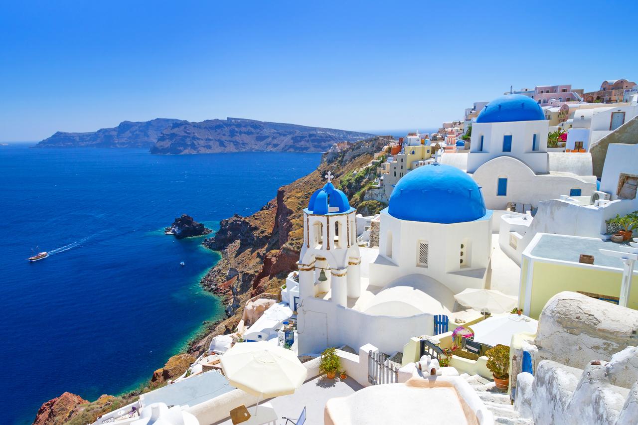 The white buildings of Oia village on Santorini Island, Greece. (Adobe Stock Photo)