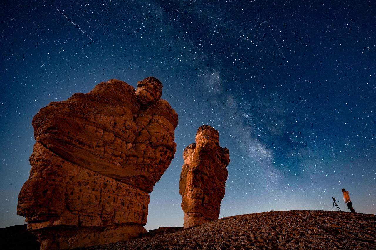 Perseid meteor shower frames night skies across Türkiye Image