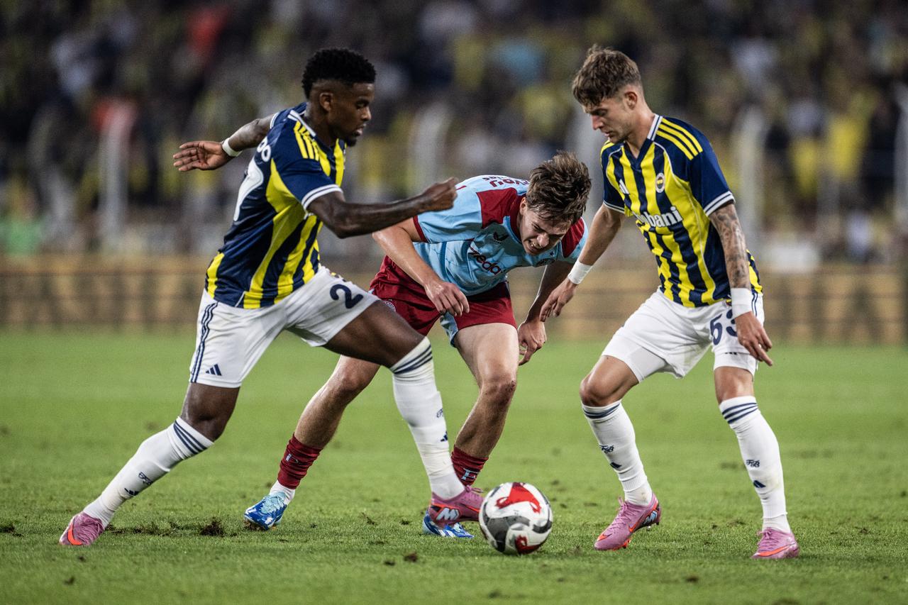 Portuguese Fenerbahce defender praises fans after 5-2 Champions League qualifying win Image