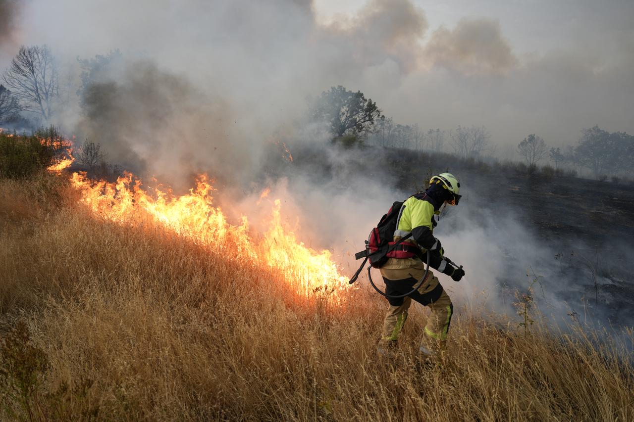 A firefighter works to extinguish a wildfire near Losacio, north of Zamora, Spain, August 12, 2025. (AFP Photo)