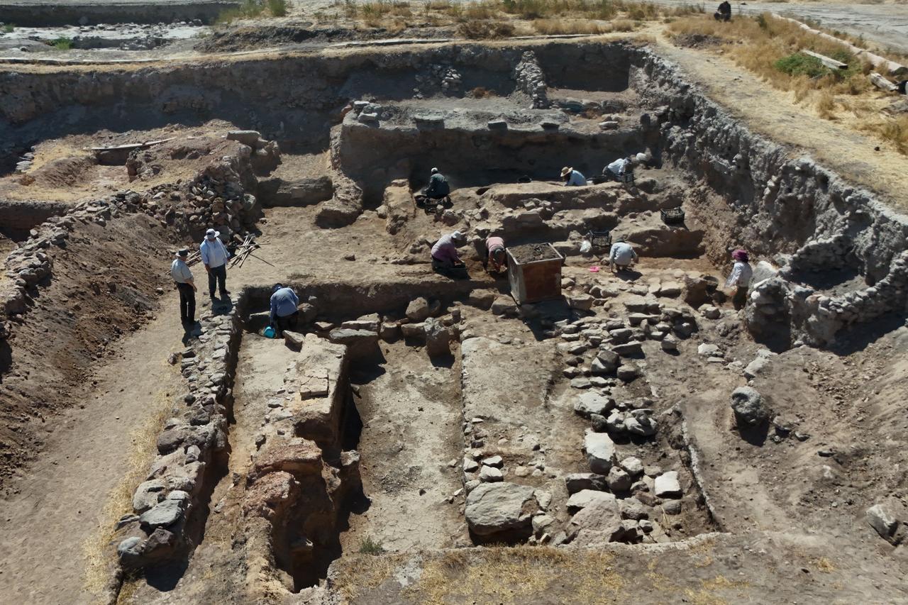 A view of ongoing excavations at Kultepe Kanesh-Karum Oren Yeri in Kayseri, Türkiye, whose history dates back 6,000 years, August 15, 2025. (IHA Photo)