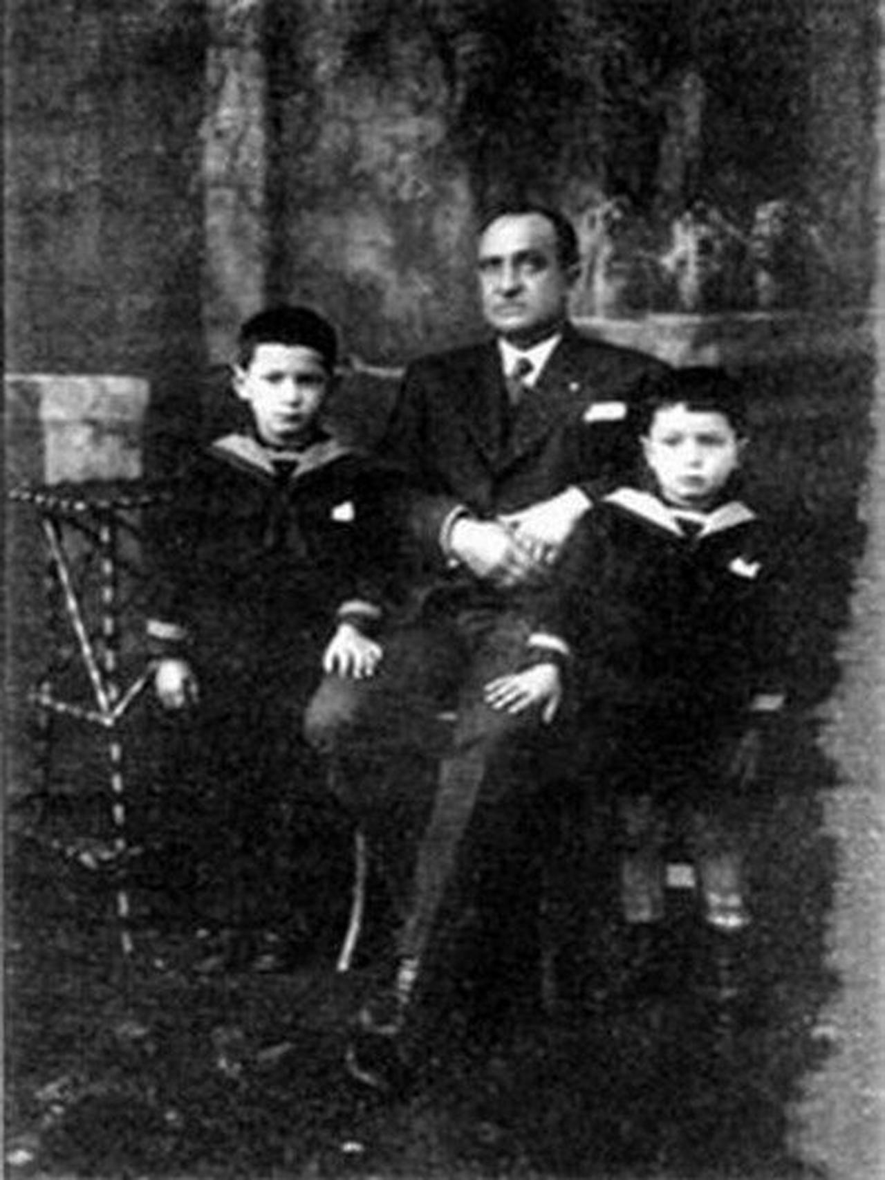 Photo of Sadullah Kologlu and his sons. (Archive Photograph)
