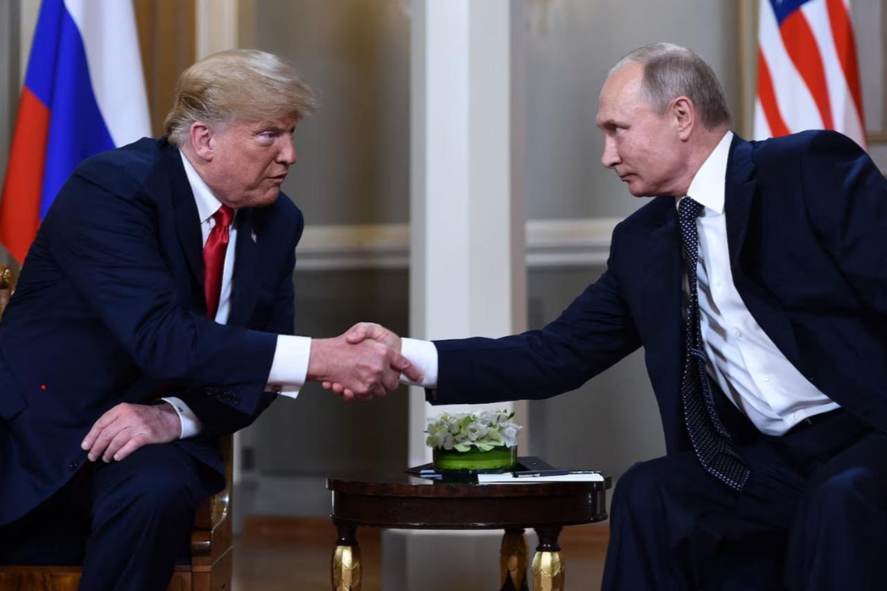 Russian President Vladimir Putin and U.S. President Donald Trump shake hands before a meeting in Helsinki on July 16, 2018. (AFP Photo)