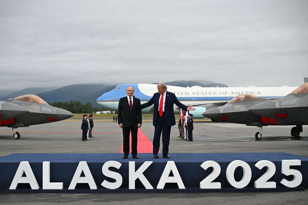 Trump and Putin meet in Alaska to discuss ending Ukraine war Image
