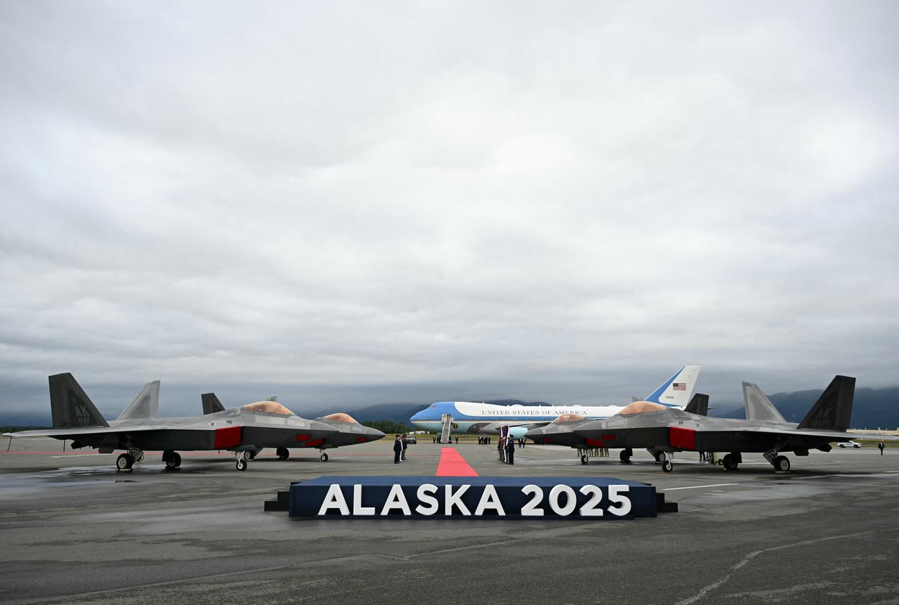 F-22 fighter jets are seen on the tarmac with Air Force One in the distance after US President Donald Trump landed at Joint Base Elmendorf-Richardson in Anchorage, Alaska, on August 15, 2025. (AFP Photo)