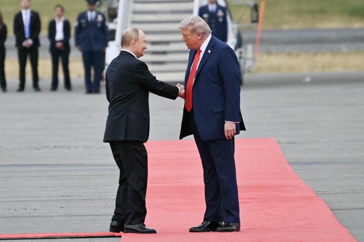 US President Donald Trump (R) greets Russian President Vladimir Putin on the tarmac after they arrived at Joint Base Elmendorf-Richardson in Anchorage, Alaska, on August 15, 2025. (AFP Photo)