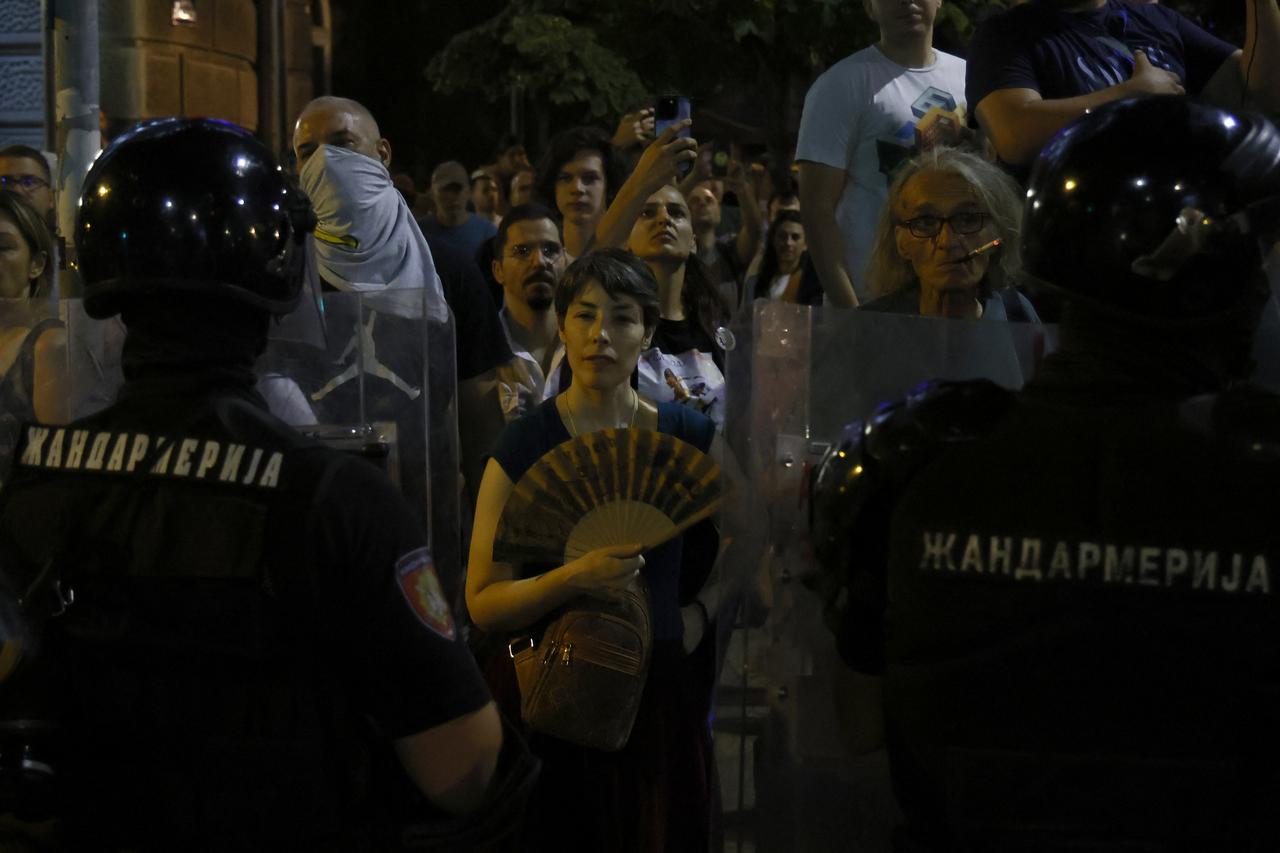 Anti-government demonstrators faced off against Serbian riot police, Belgrade, August 14, 2025. (AFP Photo)