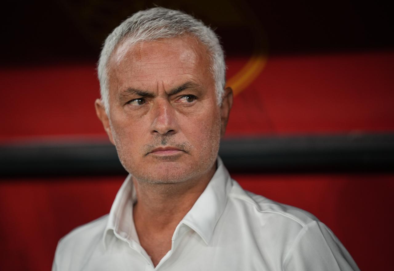 Head Coach of Fenerbahce Jose Mourinho follows the Turkish Super Lig second-week football match between Fenerbahce and Goztepe at Gursel Aksel Stadium in Izmir, Türkiye, August 16, 2025. (AA Photo)
