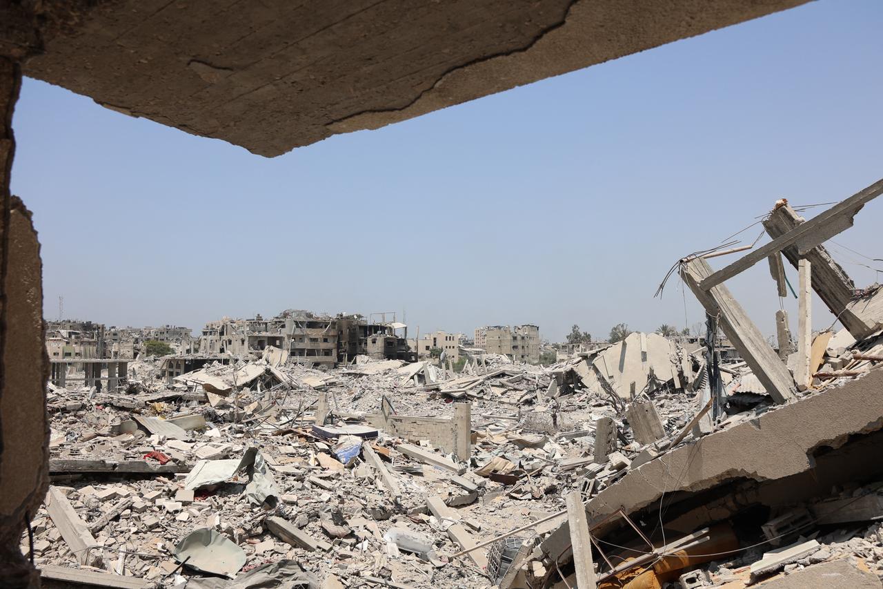 A picture shows rubble and destroyed buildings in the al-Tuffah neighbourhood of Gaza City on August 14, 2025. (AFP Photo)