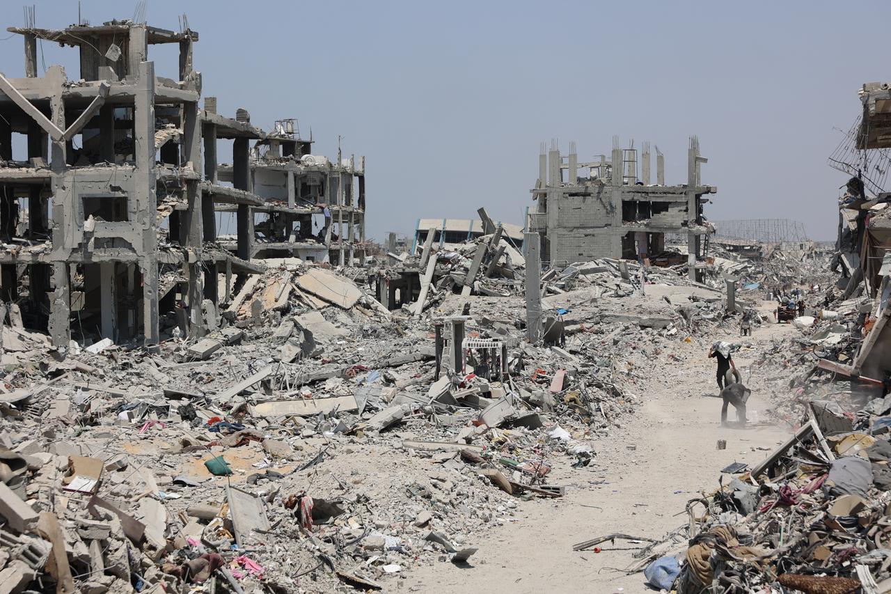 A picture shows rubble and destroyed buildings in the al-Tuffah neighbourhood of Gaza City on August 14, 2025. (AFP Photo)