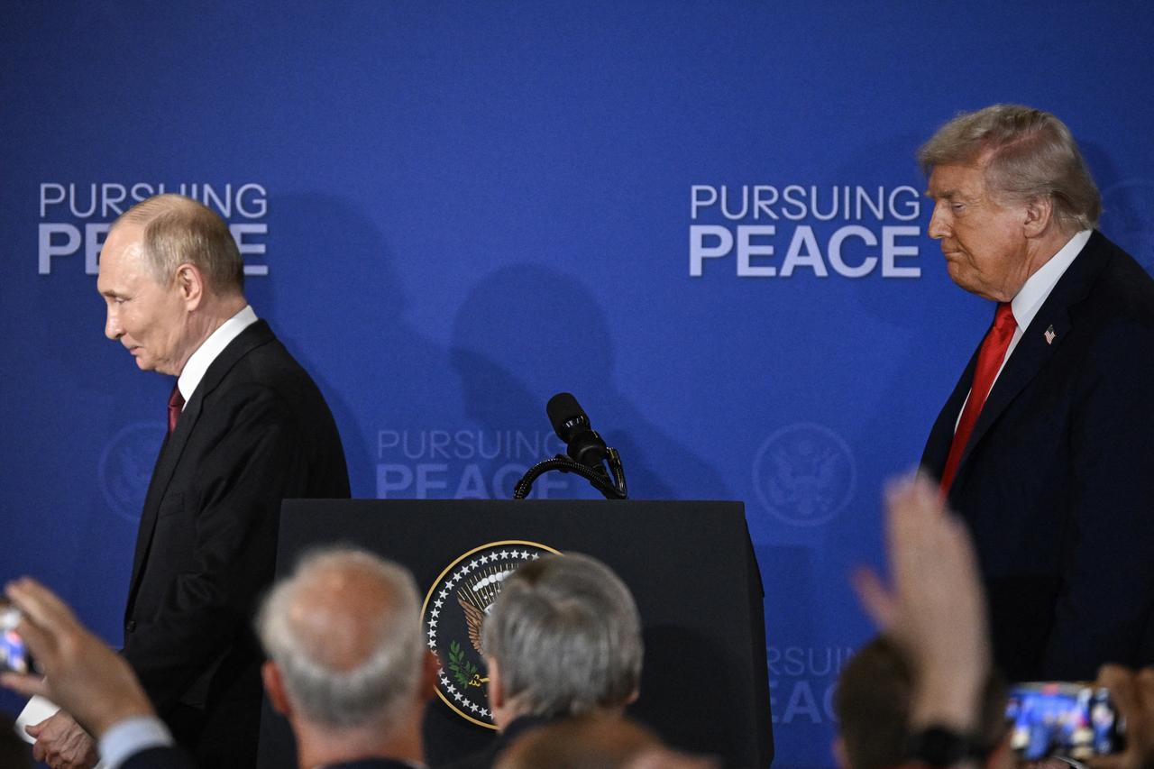 US President Donald Trump (R) and Russian President Vladimir Putin walk away after delivering a joint press conference in Anchorage, Alaska, on August 15, 2025. (AFP Photo)