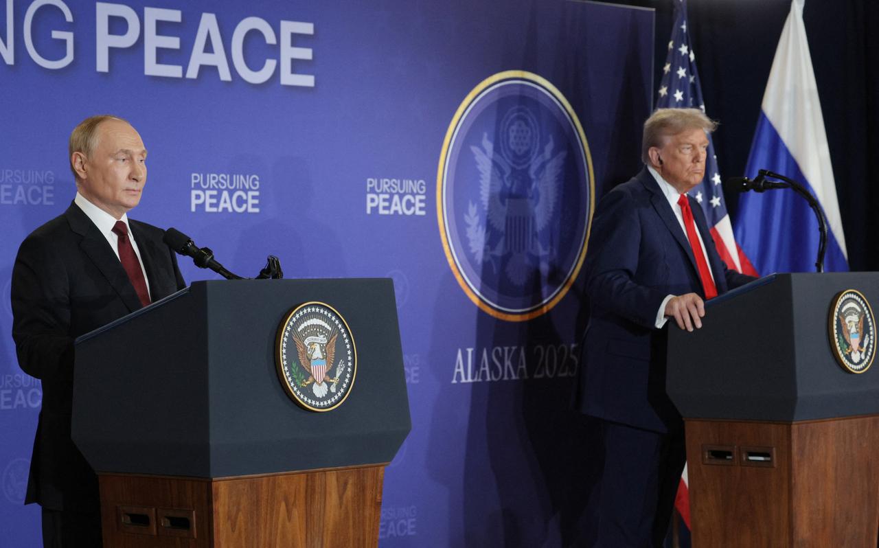US President Donald Trump (R) and Russian President Vladimir Putin hold a joint press conference in Anchorage, Alaska, on August 15, 2025. (AFP Photo)