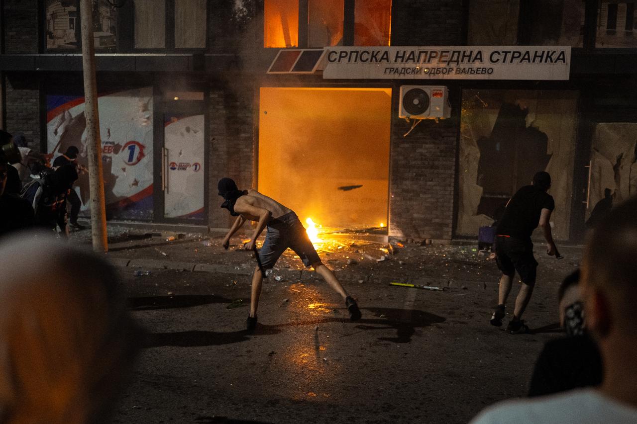 Thousands protest in Serbia as unrest in major cities continues  Image
