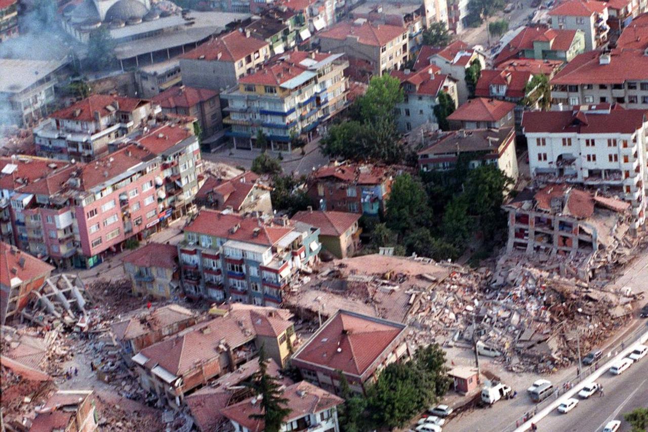 An aerial view of buildings destroyed by the earthquake that struck Türkiye, killing more than 18,000 people and leaving thousands without homes or shelters, Aug. 19, 1999. (Photo via UPI)
