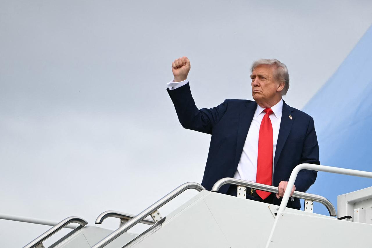 Trump hails 'big progress' on Russia on eve of meeting with Zelenskyy Image