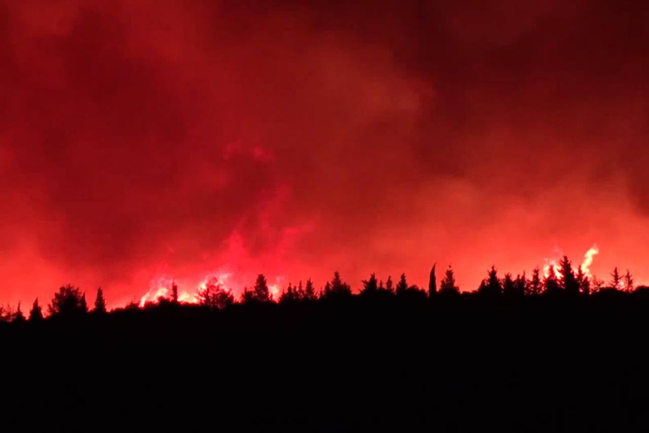 Wildfire in Türkiye’s Canakkale spreads to residential areas, 5 villages evacuated