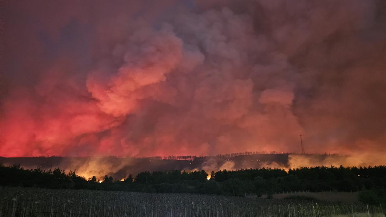 Smoke and flames rise from a forest fire in the Gelibolu district of Canakkale, Türkiye, August 16, 2025. (AA Photo)