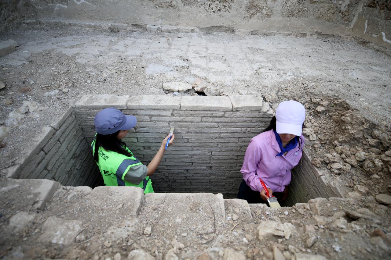Archaeologists and officials reveal four Roman-era tombs as they carry on their work while excavations at Silyon Ancient City in Serik district of Antalya, Türkiye, August 14, 2025. (AA Photo)