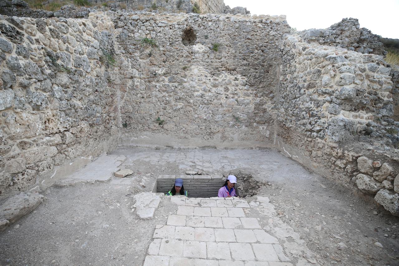 Archaeologists and officials reveal four Roman-era tombs as they carry on their work while excavations at Silyon ancient city in Serik district of Antalya, Türkiye, August 14, 2025. (AA Photo)