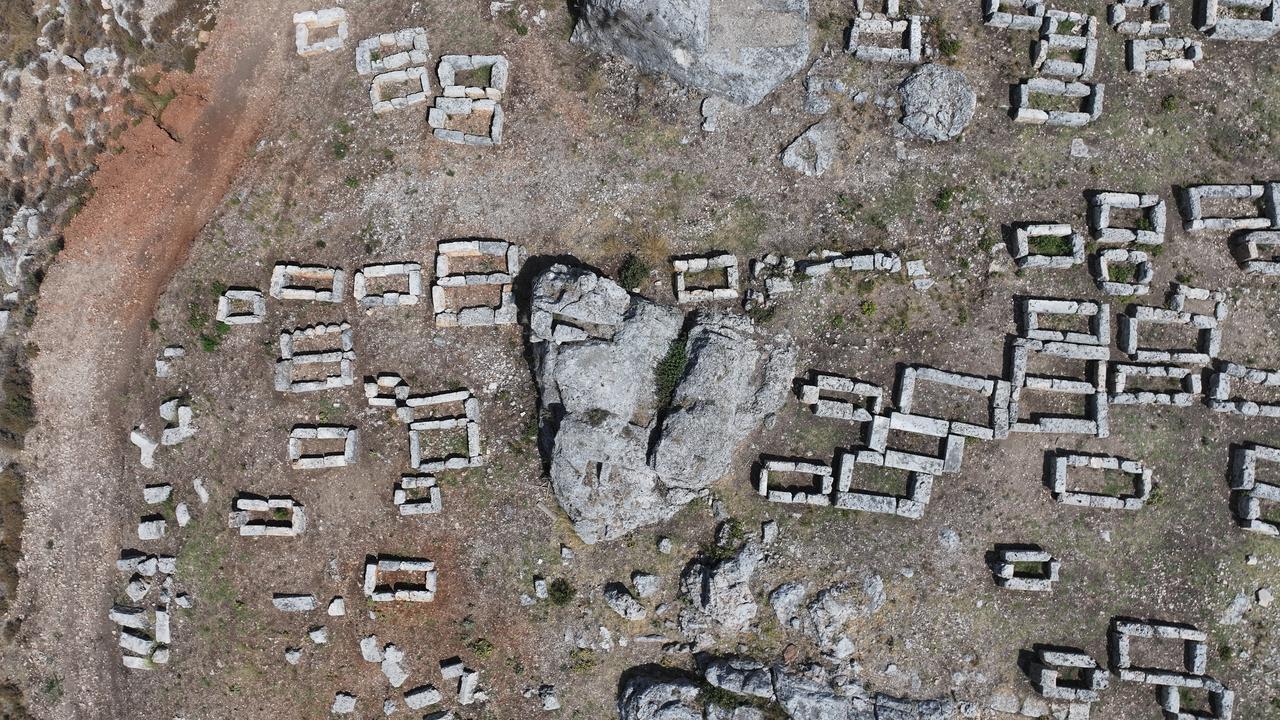An aerial view of four Roman-era tombs as archaeologists and officials carry on their work while excavations at Silyon ancient city in Serik district of Antalya, Türkiye, August 14, 2025. (AA Photo)