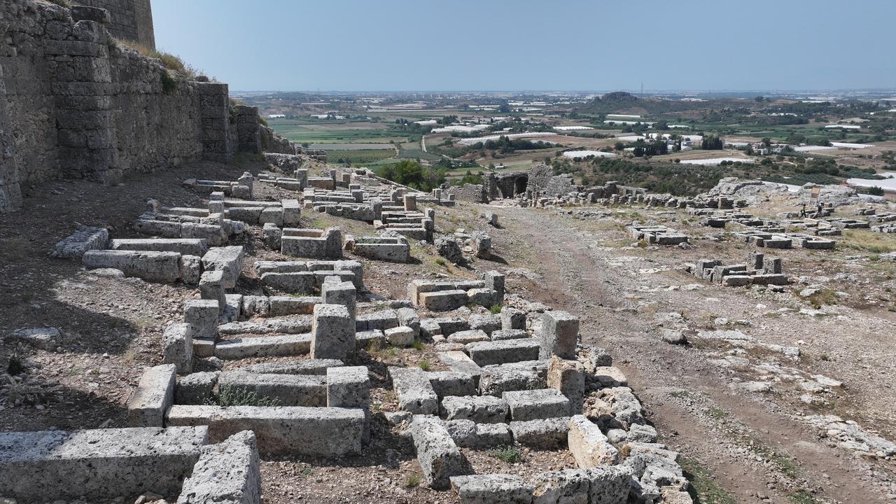 An aerial view of four Roman-era tombs as archaeologists and officials carry on their work while excavations at Silyon ancient city in Serik district of Antalya, Türkiye, August 14, 2025. (AA Photo)