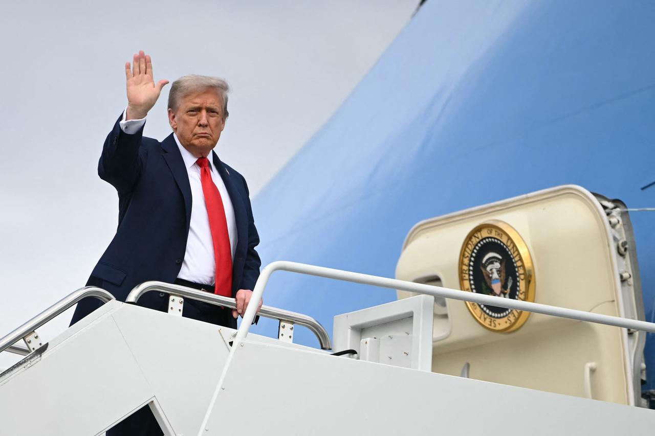 US President Donald Trump waves as he boards Air Force One before departing Joint Base Elmendorf-Richardson in Anchorage, Alaska on August 15, 2025. (AFP Photo)