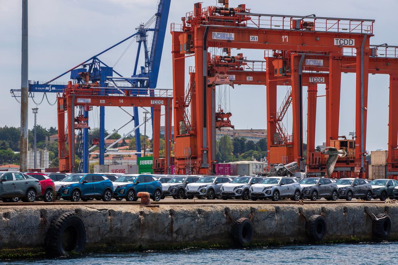 Harem Port with cranes and vehicles are waiting to be transported in  Istanbul, Türkiye on August 08 ,2025. (Adobe Stock Photo)